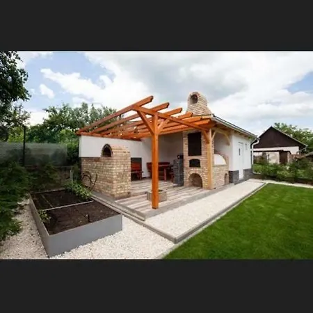 Juhar Wellness Vendeghaz Apartment