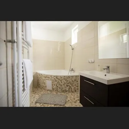 Juhar Wellness Vendeghaz Apartment